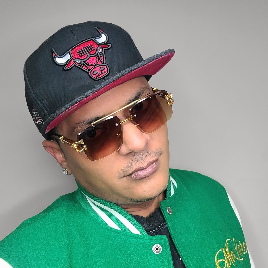 Carlos L. · Tattoo Artist